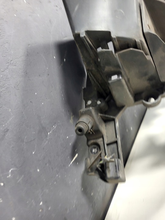 GLISSIÈRE PARE-CHOCS GAUCHE ARRIÈRE PEUGEOT 508 I SW 9687948880 9687949080 9688157680