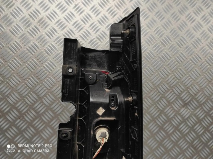 PHARE GAUCHE ARRIÈRE ORIGINAL AVEC INSERT OPEL VIVARO II B 2015-2022