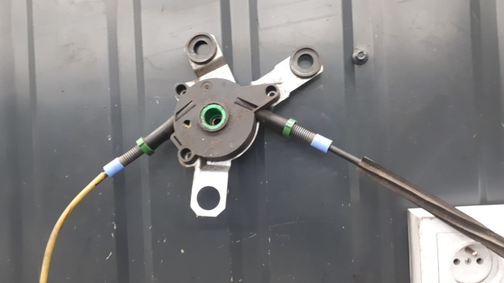 4A0837398D ÉLÉVATEUR DROIT AVANT AUDI A6 C4