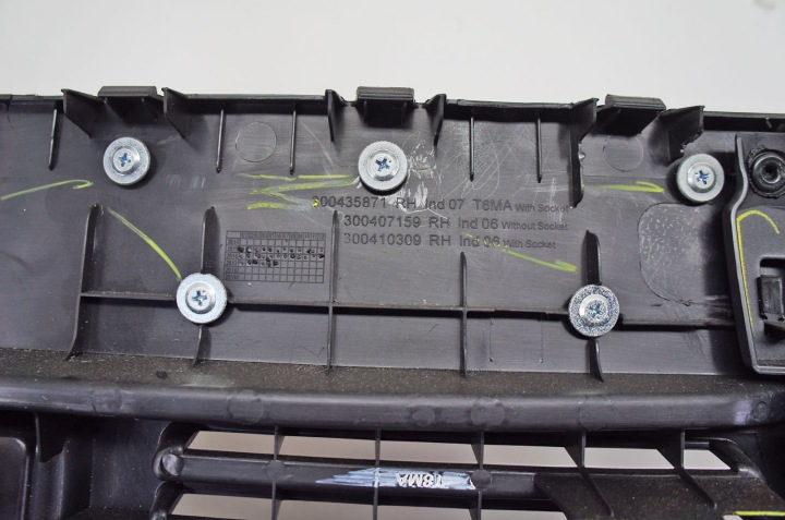TC283 HONDA HR-V II COLLECTEUR COUVERCLES DE COFFRE DROIT ARRIÈRE 300435871
