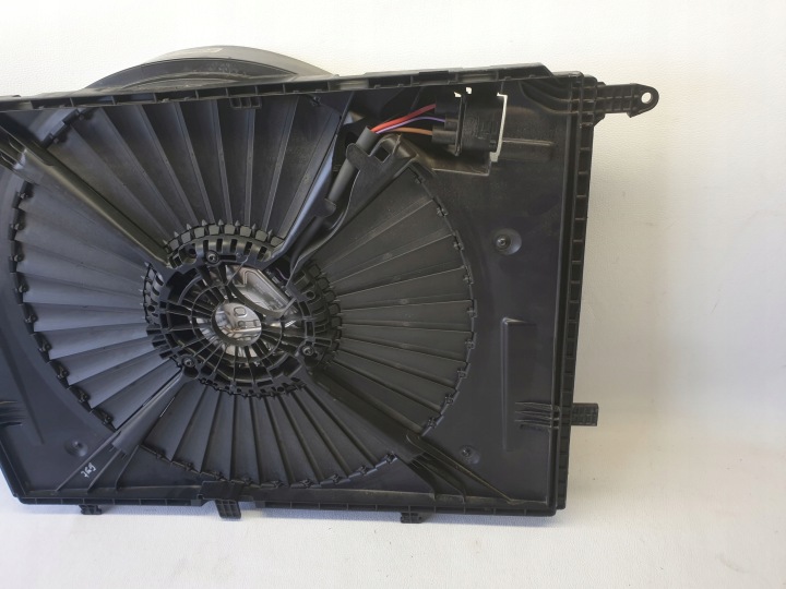 MERCEDES C-KLASA C205 W205 GLC W253 VENTILATEUR RADIATEUR AVANT A0999061300
