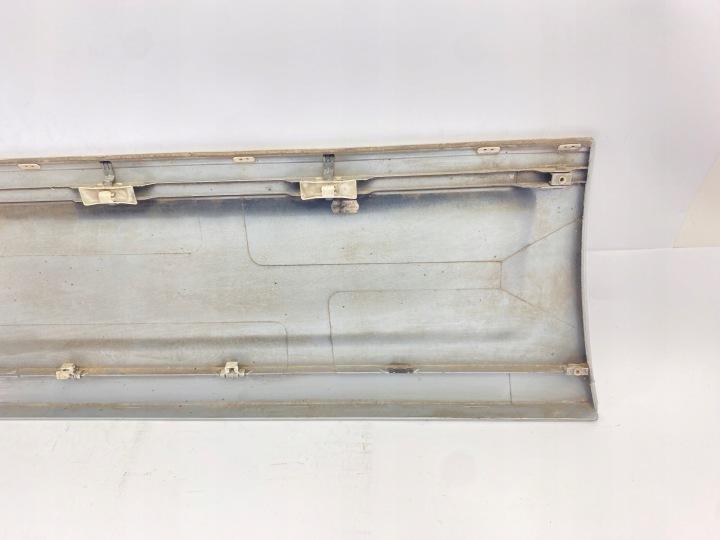 LARGE MOULURE LATÉRALE CHROME PORTES DROITE AVANT MERCEDES W124 1246901640