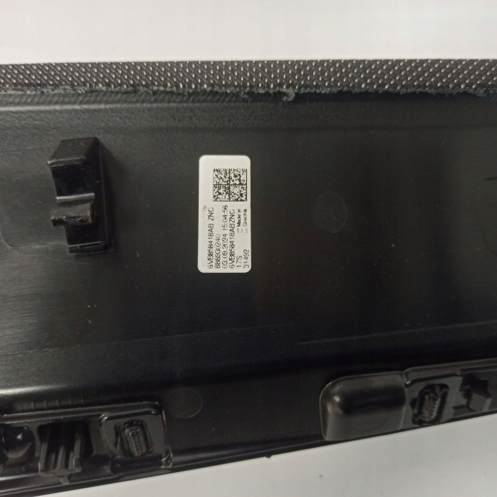 SKODA FABIA IV GRILLE CONDUIT D'AIR DROITE MOULURE DÉCOR 6VB853192