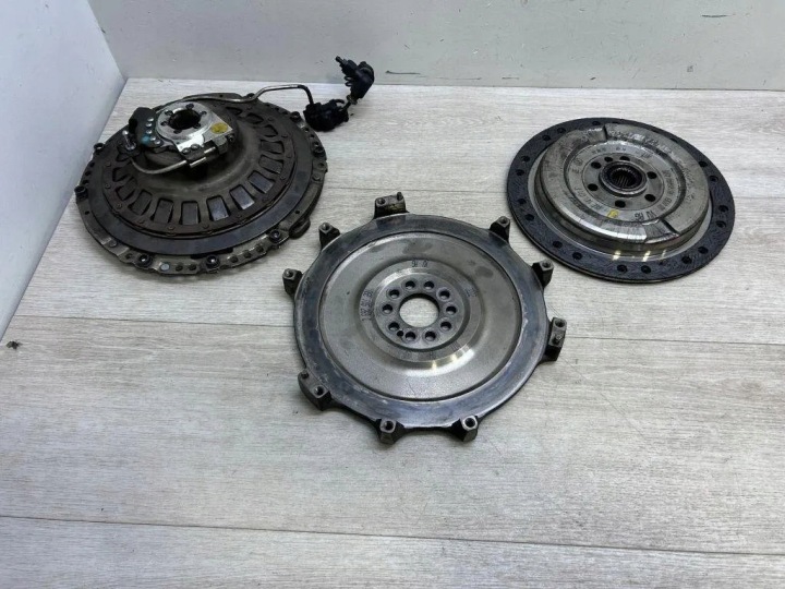 ENSEMBLE ADHÉRENCE VW TOUAREG (7P5) 06E105269C 3.0L 2012