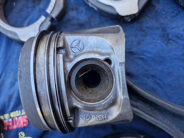 MERCEDES 320 CDI 3.0 A642 PISTONS