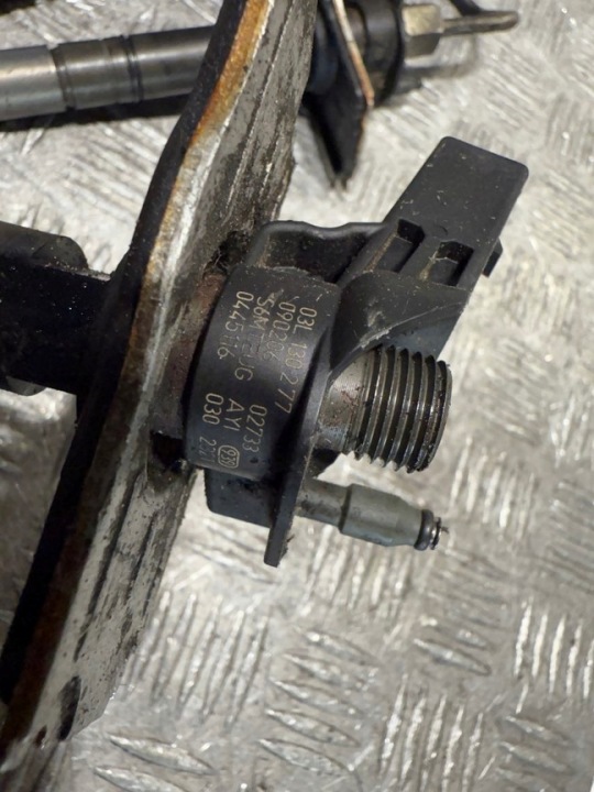 INJECTEUR INJECTEUR 03L130277 0445116030 VW TIGUAN 2.0 TDI
