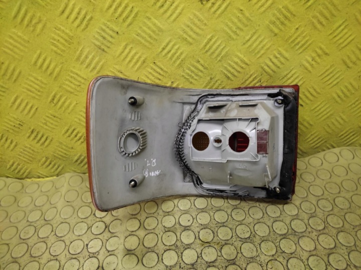 AUDI 80 B4 PHARE DROIT ARRIÈRE 893945096