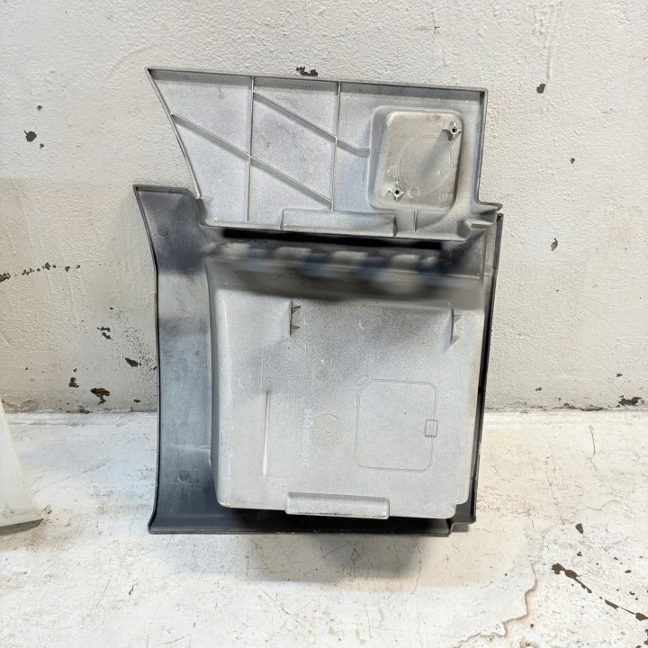 NICHE MARCHES MARCHEPIED INFÉRIEURE GAUCHE MAN TGX TG3 81615200075