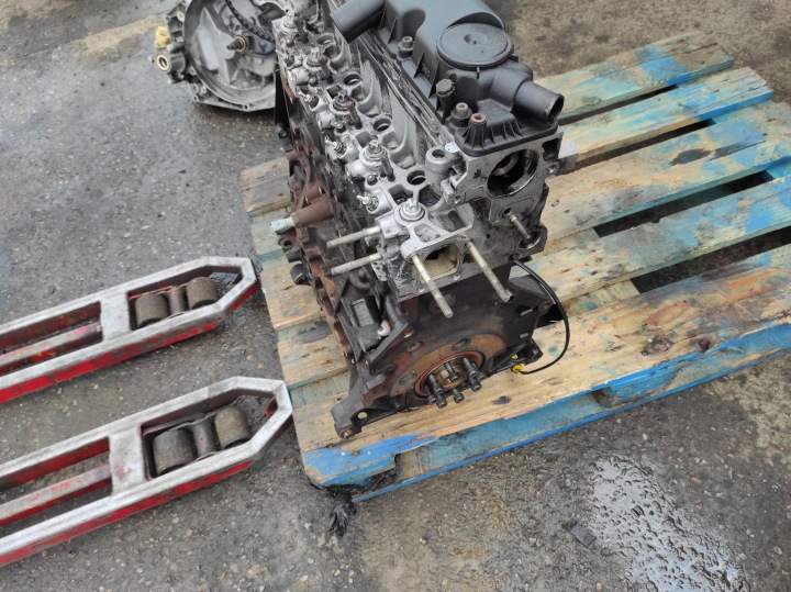 PEUGEOT 406 95- 2.0HDI 109KM RHZ MOTEUR POTEAU BLOC