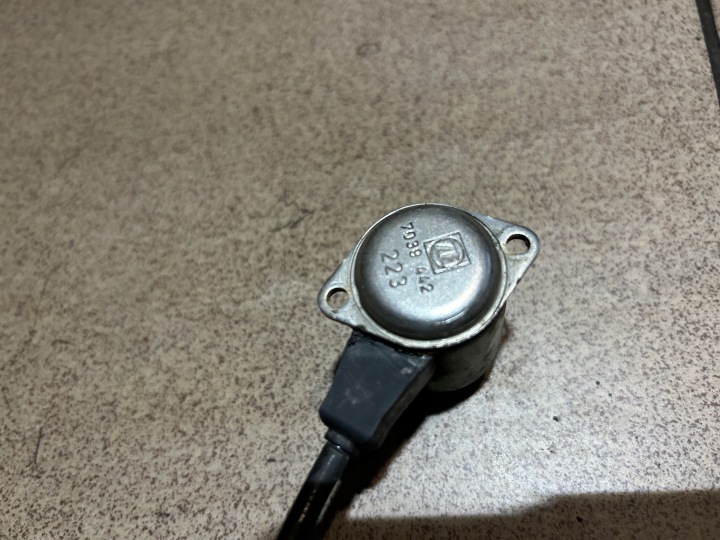 SOUPAPE CAPTEUR CRÉMAILLÈRE DE DIRECTION SERVOTRONIC AUDI A6 S6 C5