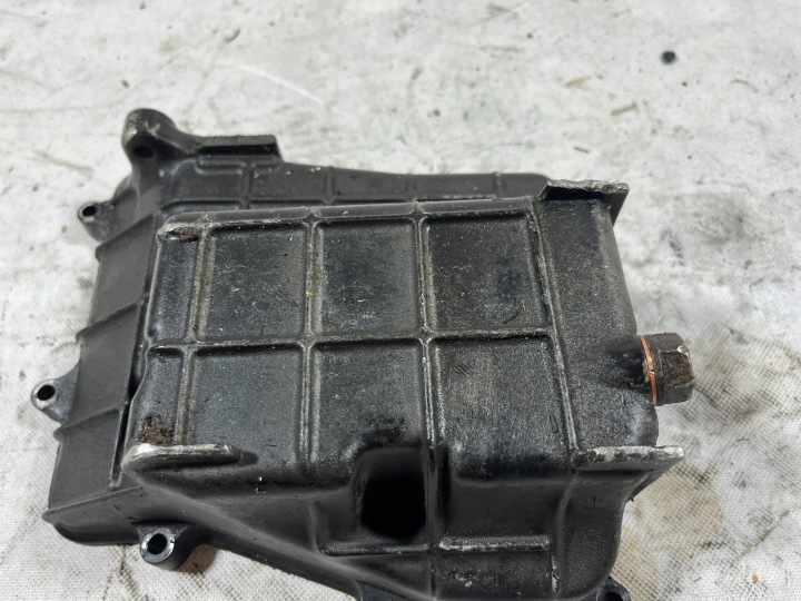 CUVETTE HUILEUX AVEC BOUCHON HONDA VF 1000F SC15