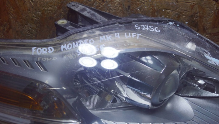 FORD MONDEO MK4 LIFT PHARE DROIT AVANT LENTILLE UK (S2756)