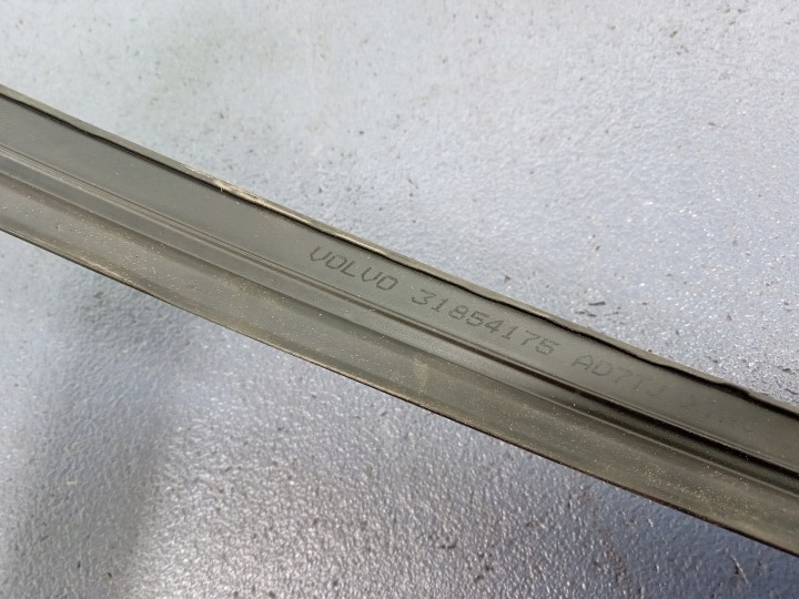 V90 S90 II MOULURE CHÂSSIS PORTES AVANT DROITE 31854175