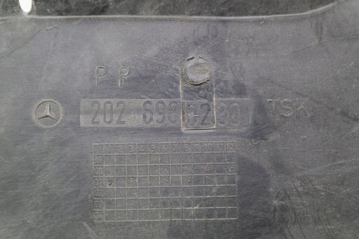 PASSAGE DE ROUE DROIT ARRIÈRE MERCEDES W202 A2026900230