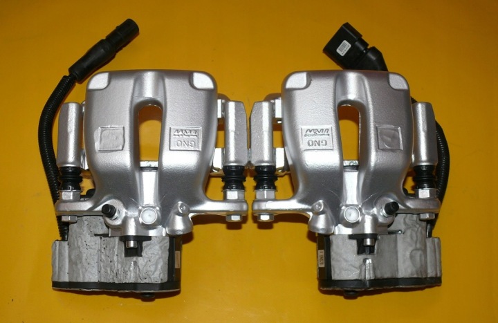 ÉTRIERS GAUCHE DROIT ARRIÈRE AUDI A8 D3 LIFT 280/22 05-