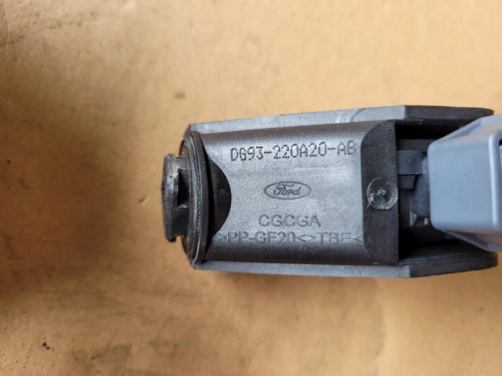 CLAPET GOULOTTE DE REMPLISSAGE CARBURANTS FORD MONDEO MK5 BD BERLINE HAYON