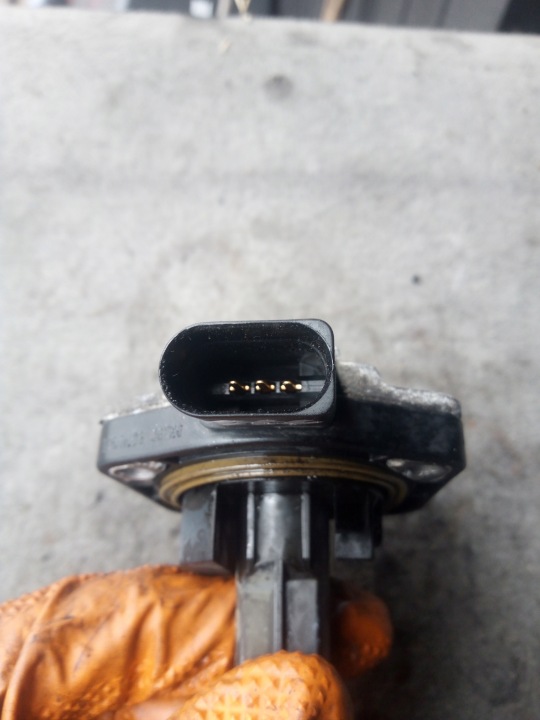 AUDI A4 B7 CAPTEUR NIVEAU HUILES MOTEUR 06E907660 17-19