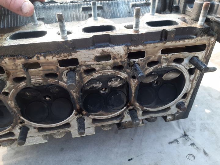 RENAULT SCENIC I RESTYLAGE LIFT 2.0 16V CULASSE MOTEUR F4R746