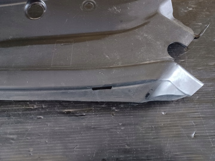 REVÊTEMENT PROTECTION PANNEAU AVANT PHARES GAUCHE MERCEDES GLK X204 A2048260924