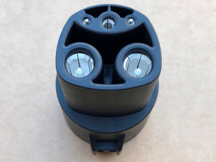 ADAPTATEUR LADOWANIA VÉHICULE 60A 15KW 230V AC J1772 VERS TESLA TYP1 USA NACS