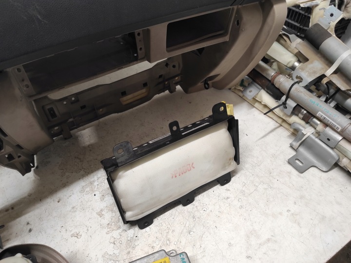 KIA CARNIVAL III 3 04- PLANCHE CONSOLE COUSSINS COURROIES MODULE