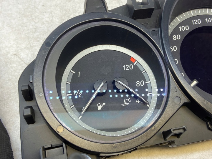 TABLEAU DE BORD COMPTEUR MERCEDES C-KLASA W204 A2049004509