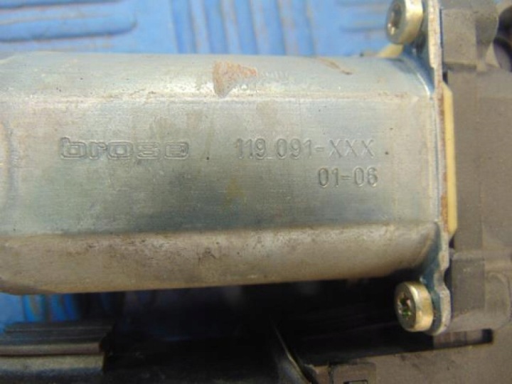 VOLKSWAGEN PASSAT B5 LIFT UNIVERSEL ÉLÉVATEUR VITRES GAUCHE AVANT 0130821695