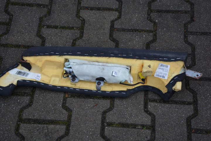 COLLECTEUR BANQUETTES ARRIÈRE COUSSIN AIRBAG DROIT ARRIÈRE AUDI A6 C7