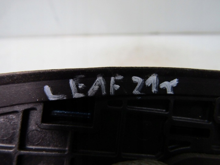 LEAF II ZE1 21R ANTENNE TOITS BAT SUPPORT ANTENNES REQUIN RCA 282086WK2A
