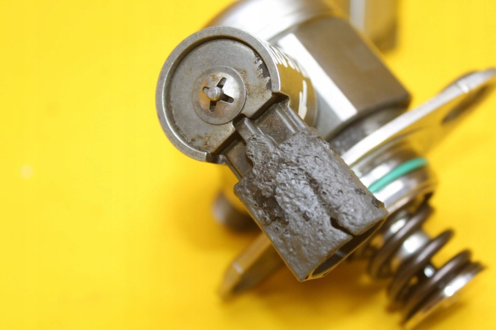 MERCEDES-BENZ OE 0261520220 POMPE CARBURANTS
