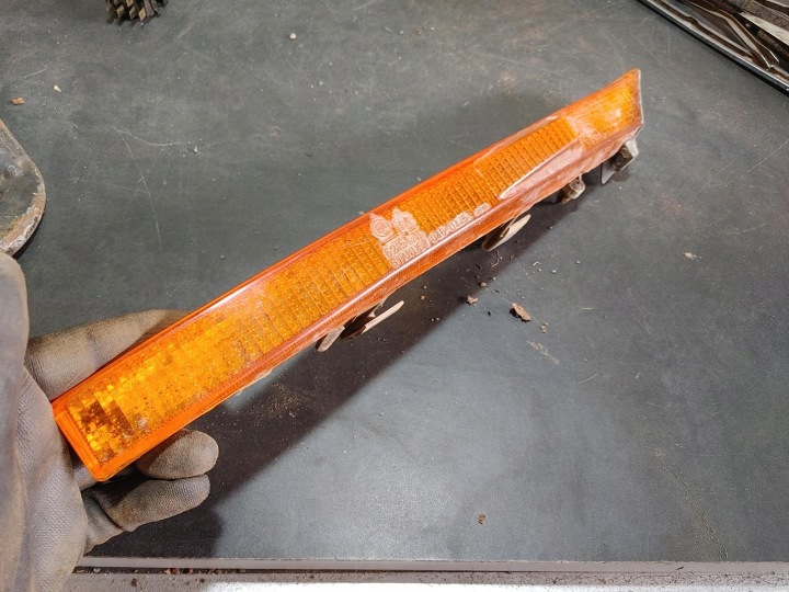 CLIGNOTANT GAUCHE STANLEY 046-0445 MITSUBISHI LANCER C1 1984-88 ANNÉE