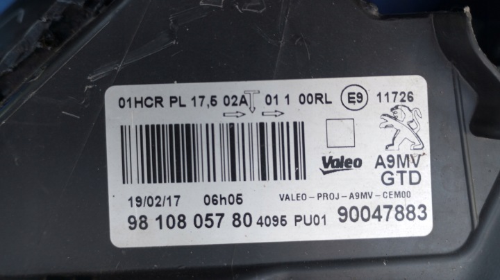 PHARE GAUCHE AVANT LENTILLE LED EUROPE PEUGEOT 208 LIFT 9810805780 90047883