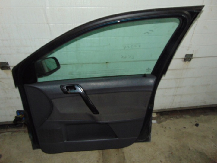 VOLKSWAGEN POLO IV 1.4B 2002R HAYON 5D PORTES AVANT DROIT CODE VERNIS LC6X