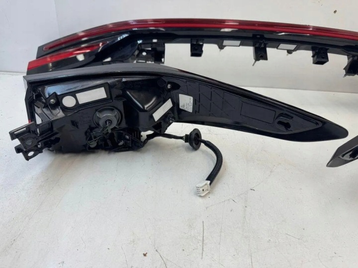 ENSEMBLE PHARE ARRIÈRE LEXUS NX (_Z1_) 8158078090 2.5L 2024