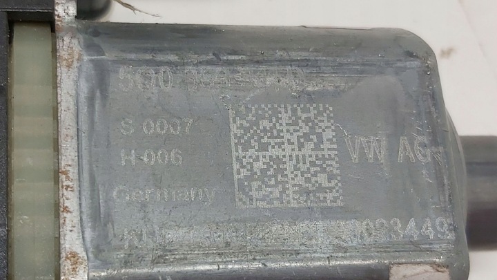 PETIT MOTEUR VITRES ARRIÈRE ARRIÈRE CÔTÉ GAUCHE VOLKSWAGEN T-ROC 5Q0959811D