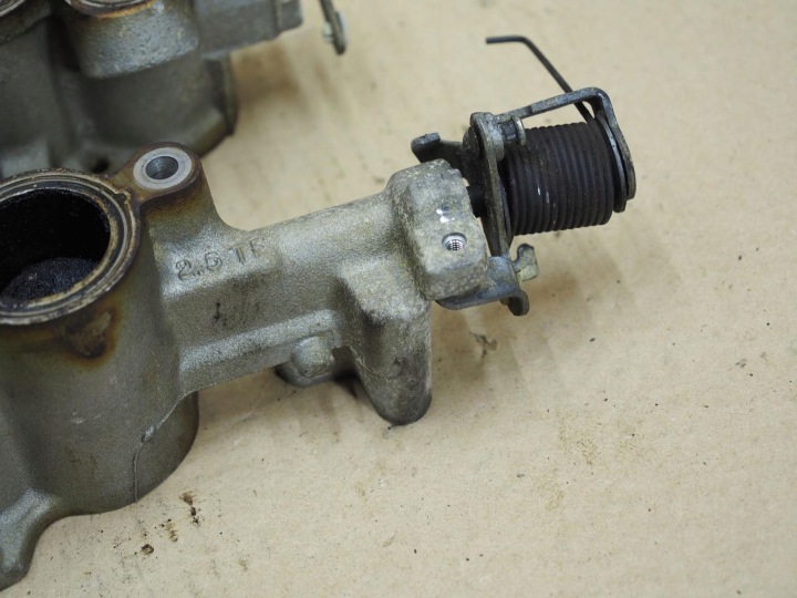 COLLECTEUR ADMISSION COUVERCLES DE COFFRE MONDEO MK3 2.5 V6 F7RU9K461AA
