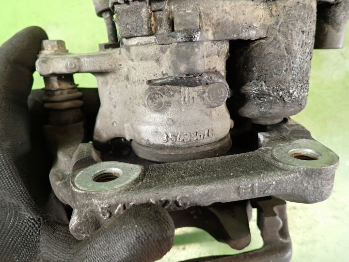 ÉTRIER DE FREIN DE FREIN GAUCHE ARRIÈRE MERCEDES W213 19R A0044235798L
