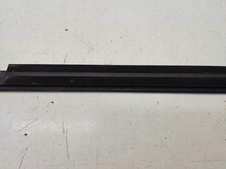 MERCEDES-BENZ R W251 2007 MOULURE VITRES ARRIÈRE A2516904980