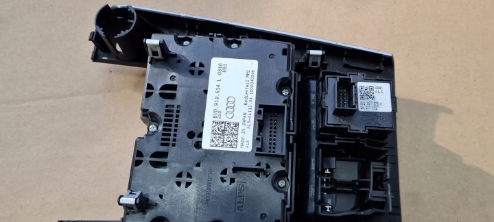 S3 8V BERLINE A3 PANNEAU COMMANDE MMI 8V0919614L