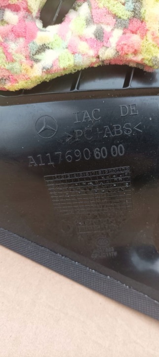 PROTECTION MONTANTS BOUCHON COURROIES DROITE GAUCHE MERCEDES-BENZ W117 CLA 45 AMG BERLINE