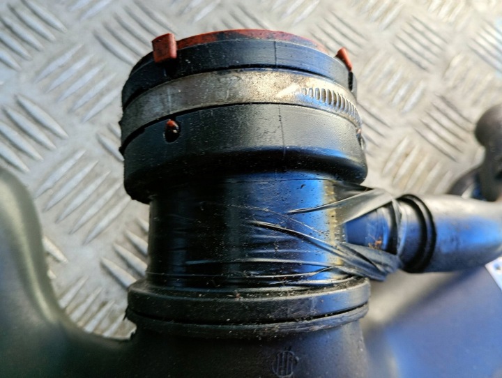 TUYAU FIL AIR A6420908237 OM642 MERCEDES W219 W211 W221 W164