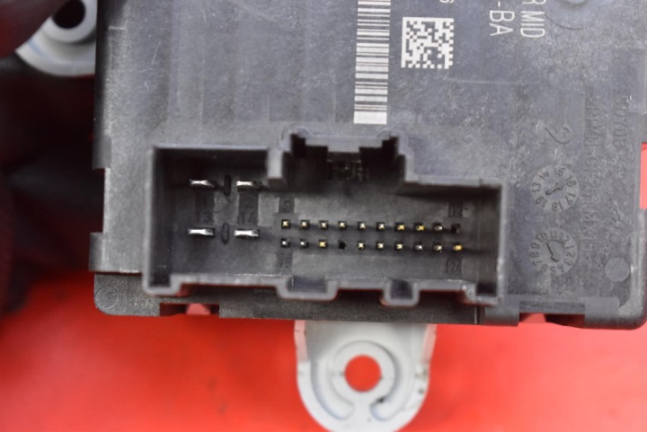 CONTRÔLEUR MODULE PORTES DROIT AVANT GJ32-14D617-BA JAGUAR F-PACE X761 16-20