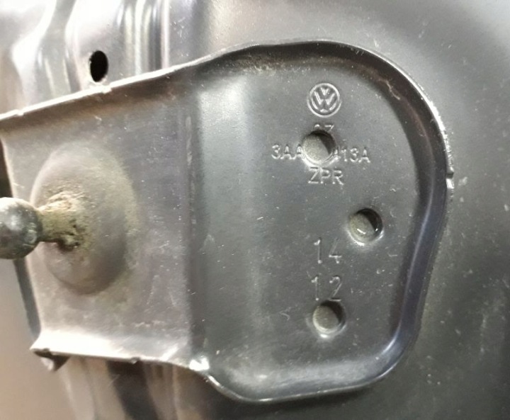 VOLKSWAGEN PASSAT B7 10-15 CAPOT COUVERCLE MOTEUR