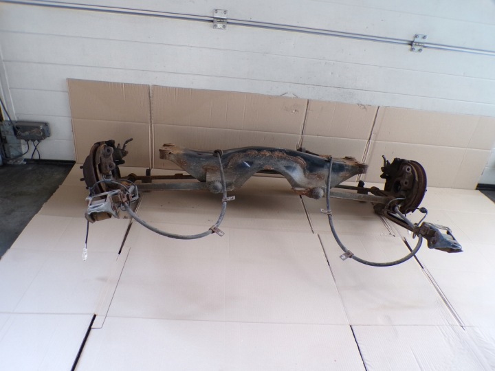 SUBARU IMPREZA 2 II POUTRE SUSPENSIONS ARRIÈRE UNIVERSEL