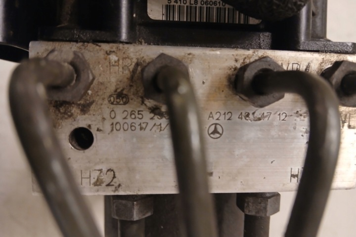 CONTRÔLEUR POMPES ABS MERCEDES-BENZ E (W212) A2124314712 2010