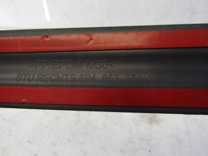 AUDI A3 8P4 MOULURE PORTES DROITS AVANT 8P4853954A