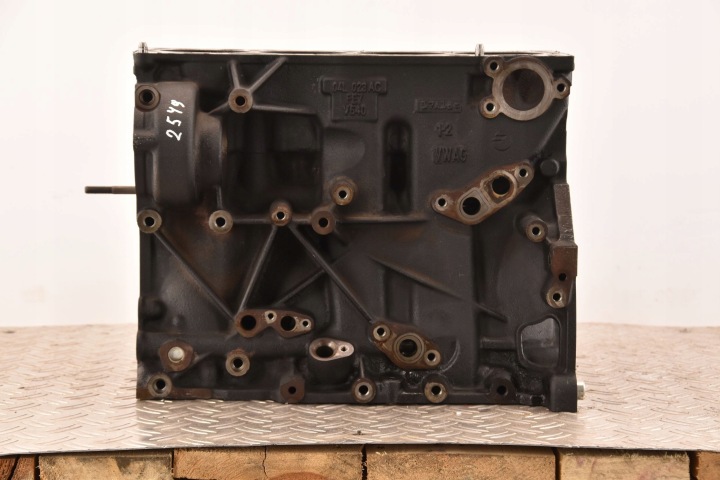 BLOC MOTEUR 04L103011A GENUINE