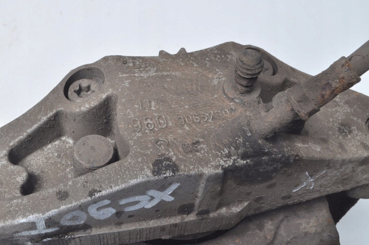 VOLVO XC90 I ÉTRIER DE FREIN DE FREIN DROIT AVANT 3065730 960
