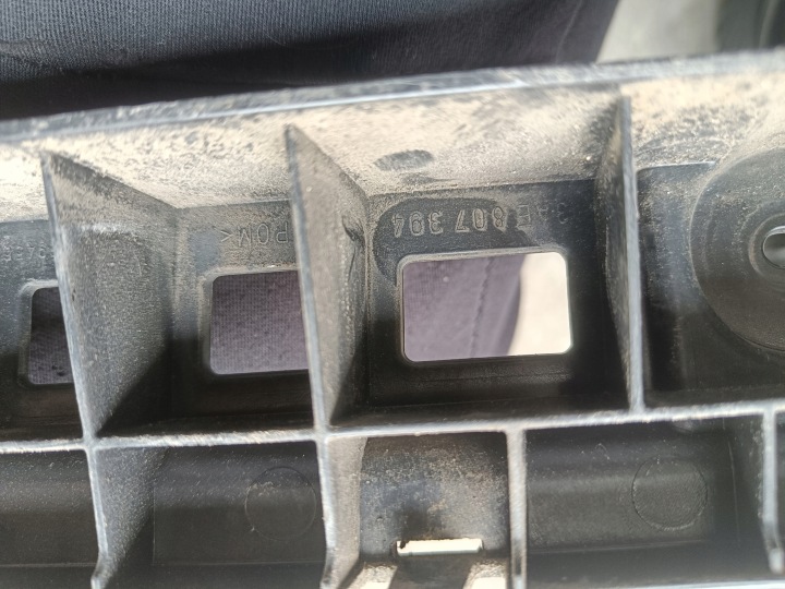 GLISSIÈRE DROIT ARRIÈRE PARE-CHOCS VW PASSAT B7 BERLINE DROIT ARRIÈRE 3AE807394