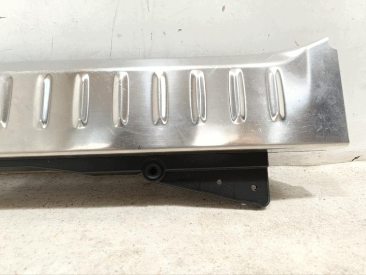 PANNEAU SERRURE COUVERCLES DE COFFRE MY8342626AC ASTON MARTIN DBX 2021
